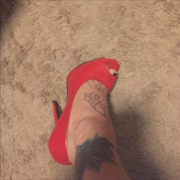 BNWOT never worn Cherry 🍒 Red Sexy Heels! - Picture 4 of 6